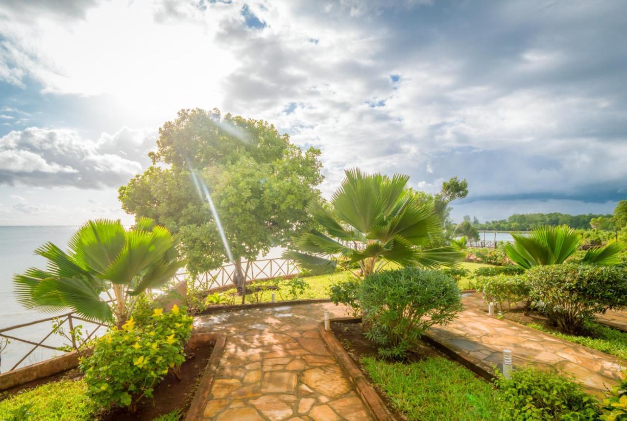 Azao Resort & Spa Понгве Екстериор снимка